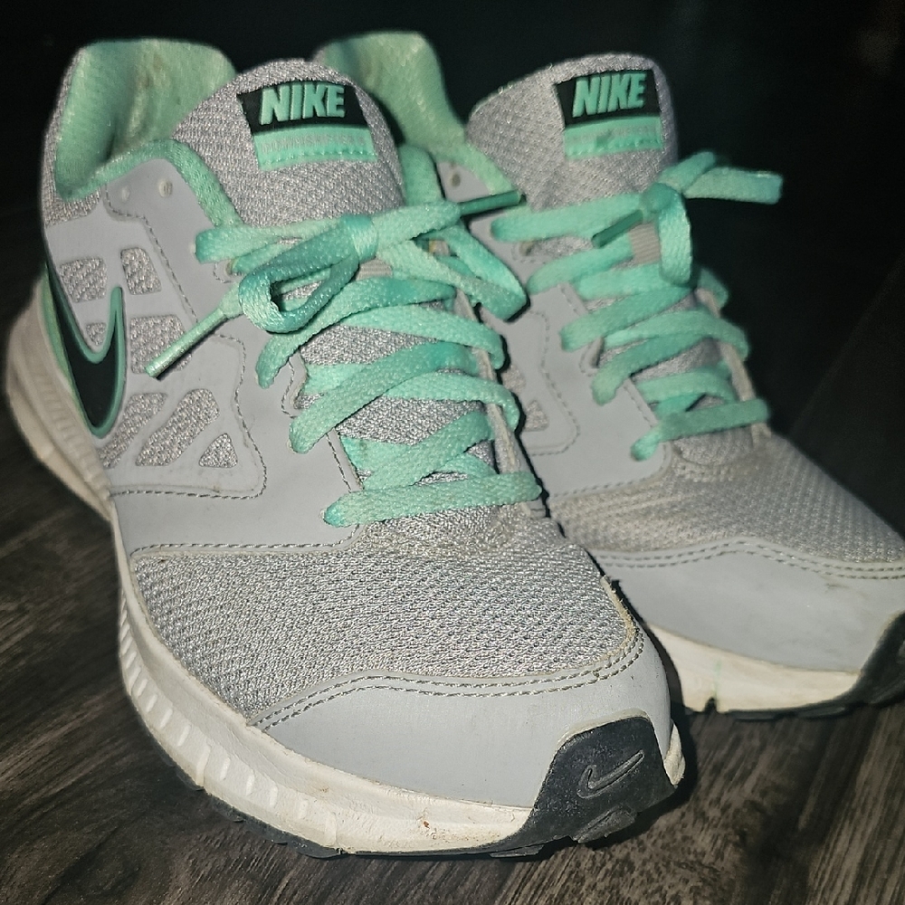 Nike Women's Athletic Shoes in Gray and Mint